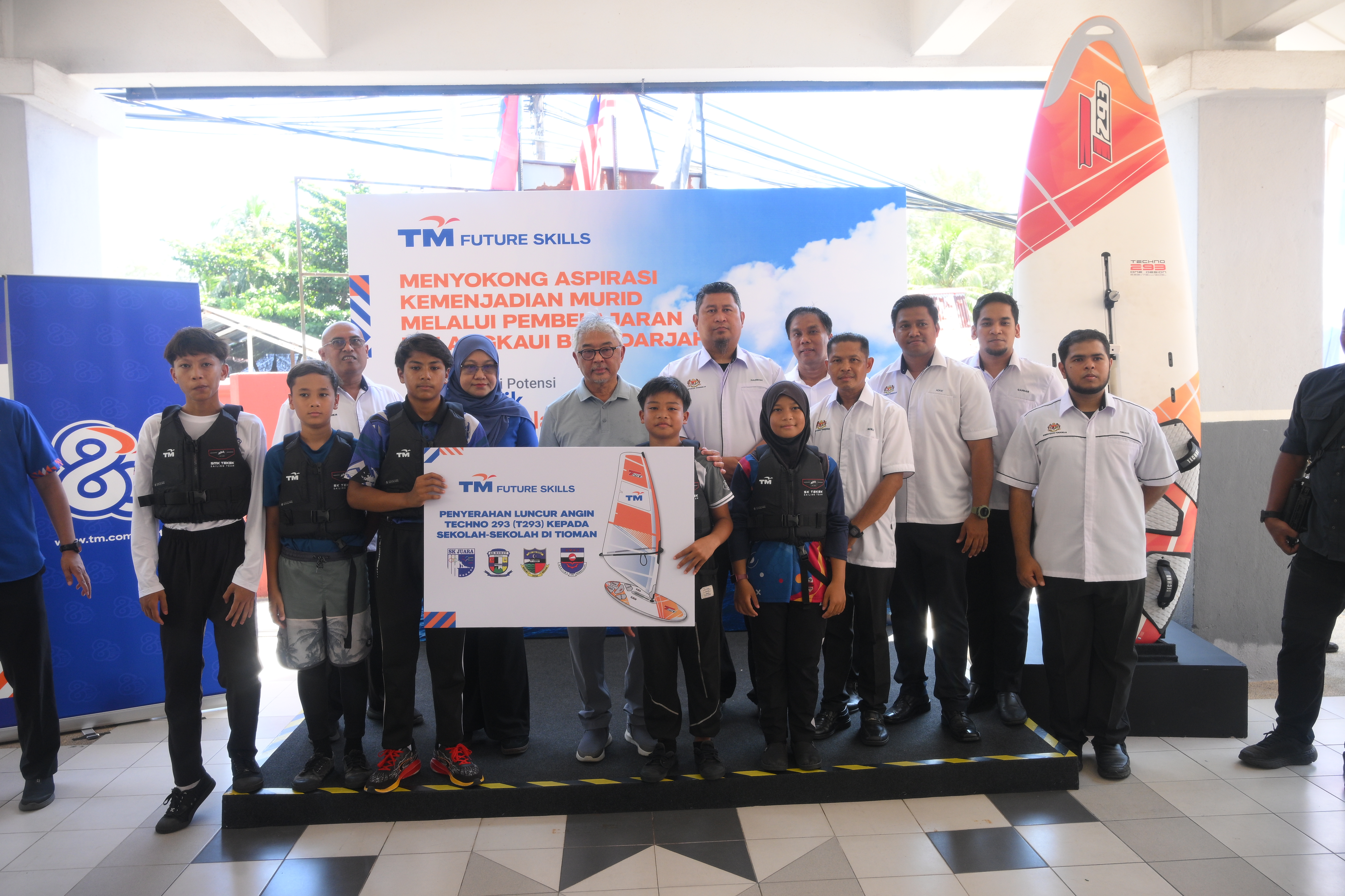 Sultan Pahang berangkat saksikan pameran TM Future Skills di Tioman